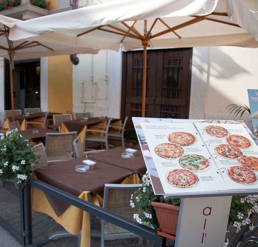 Pizzeria Peschiera del Garda Lake Garda Gardaland